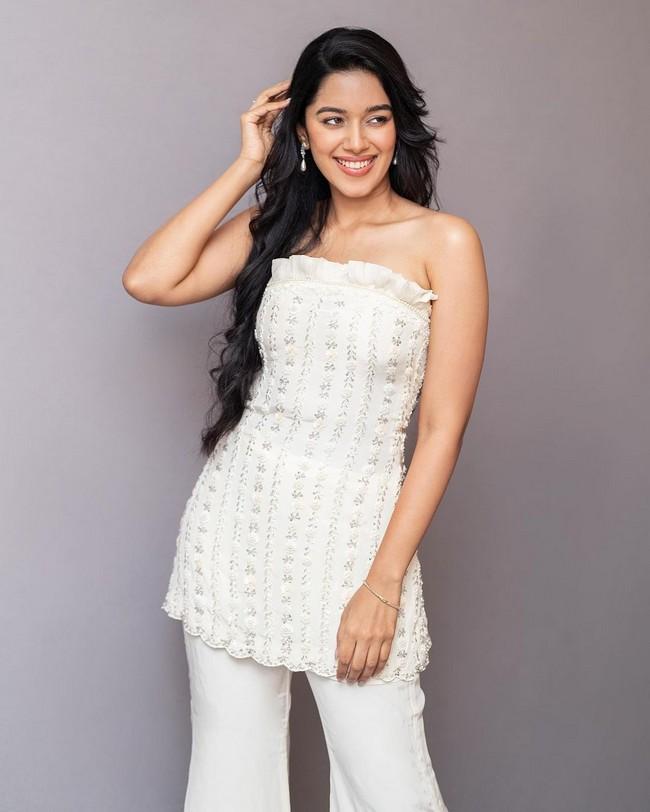 Mirnalini Ravi 4