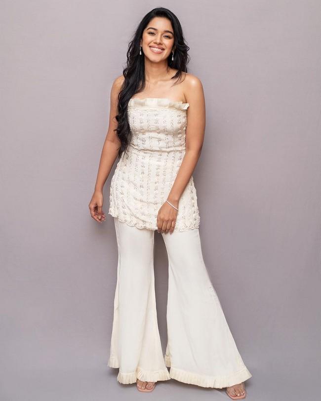 Mirnalini Ravi 5