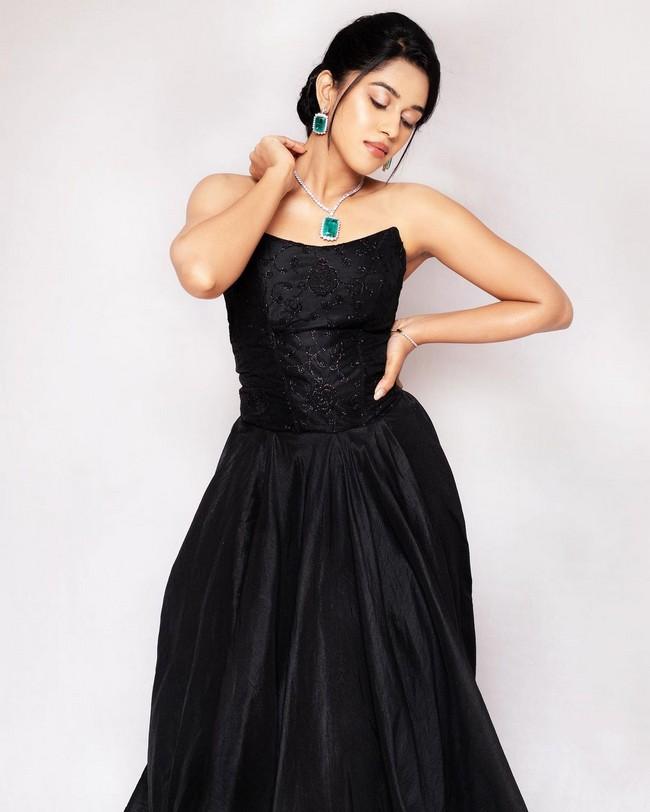 Mirnalini Ravi 9