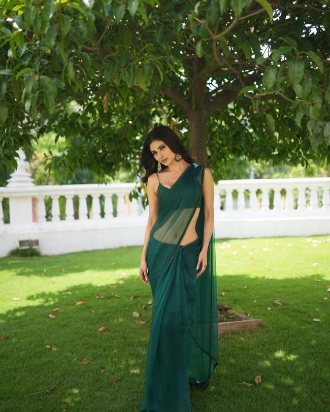 Mouni Roy 2