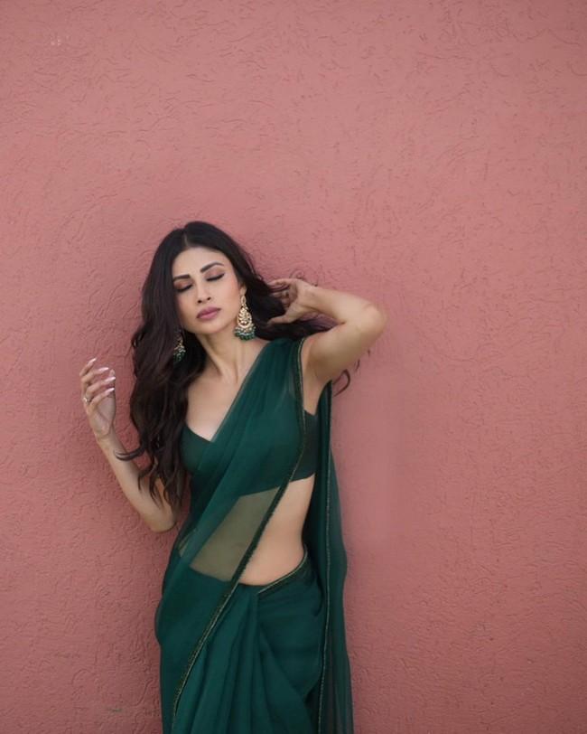 Mouni Roy 5