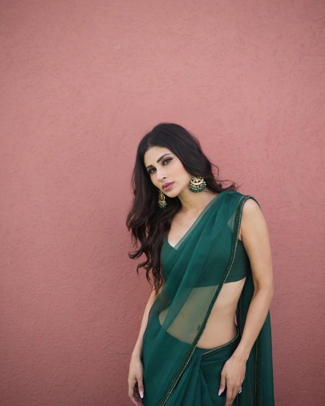 Mouni Roy 7