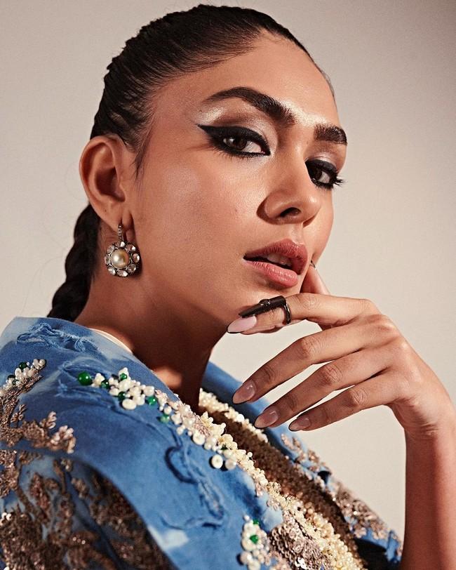 Mrunal Thakur