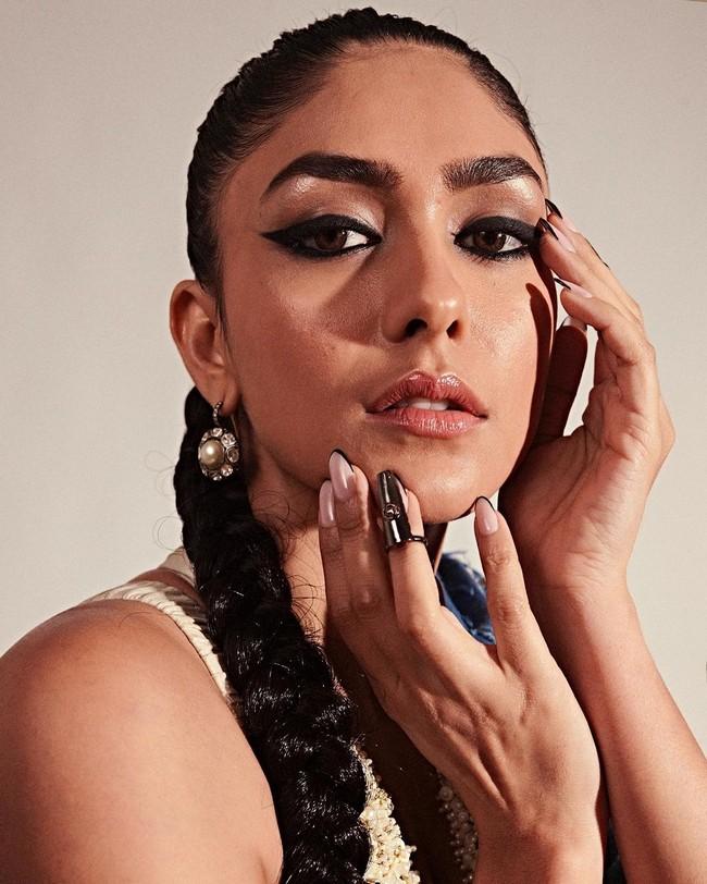 Mrunal Thakur 2