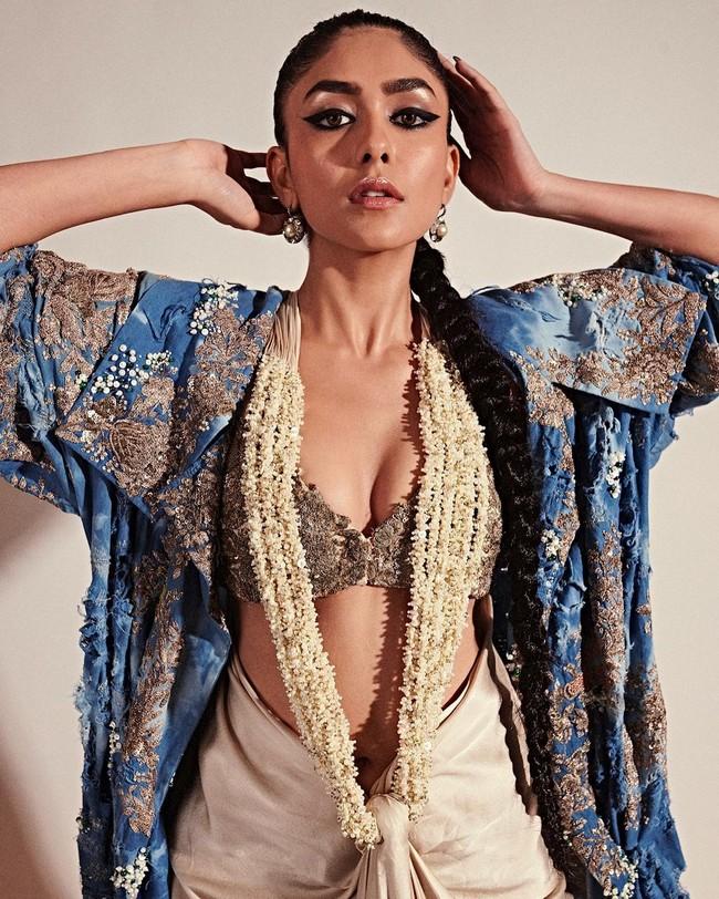 Mrunal Thakur 3