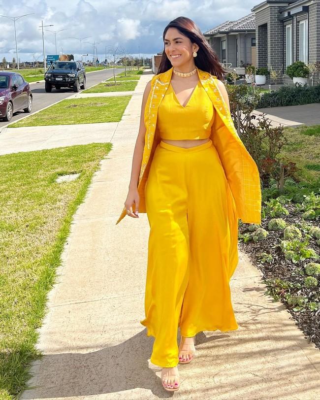 Mrunal Thakur 8