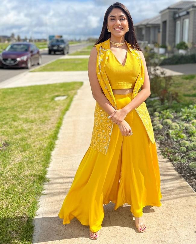 Mrunal Thakur 9