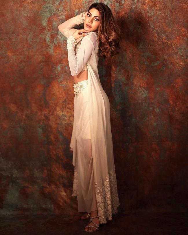 Nikki Tamboli 9