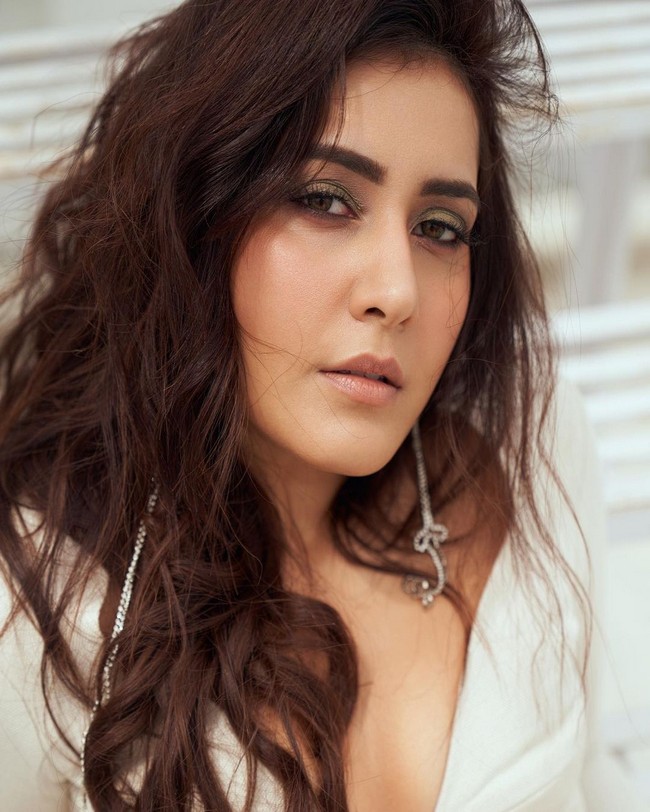 Raashii Khanna 7