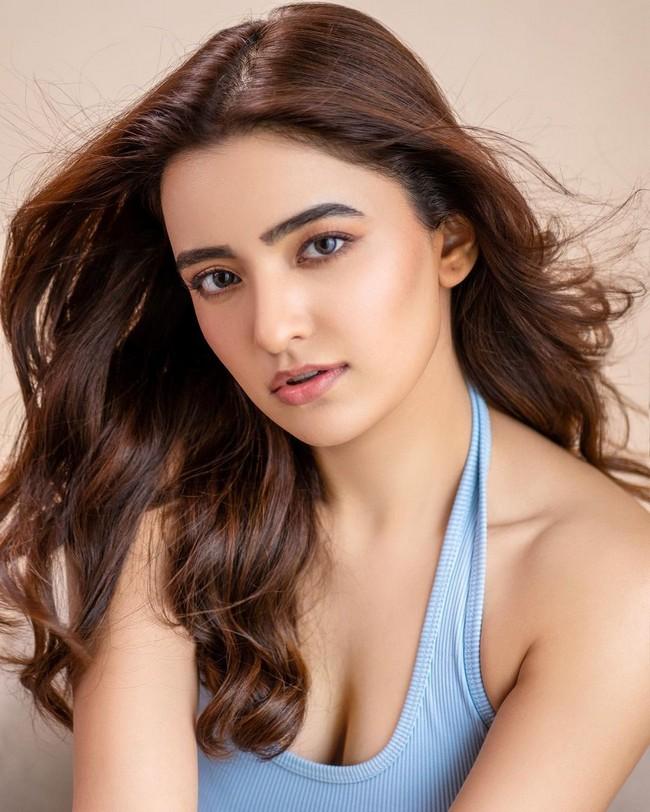 Rukshar Dhillon 8