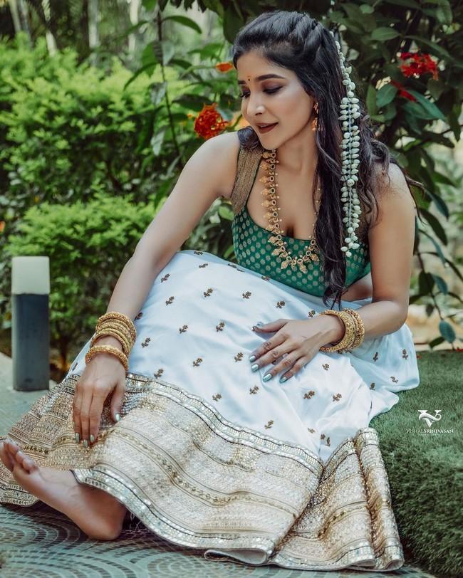 Sakshi Agarwal 4
