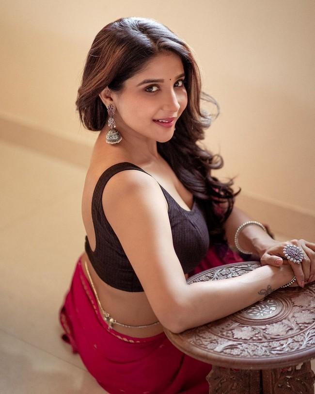 Sakshi Agarwal 5