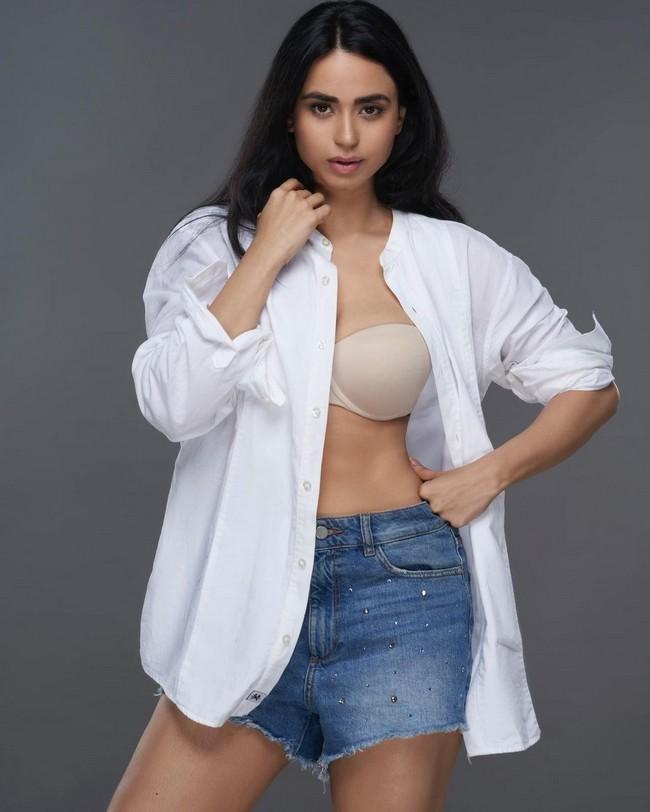 Soundarya Sharma 3