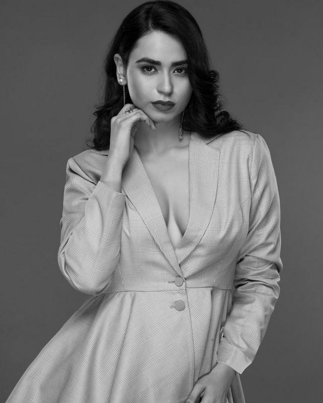 Soundarya Sharma 6