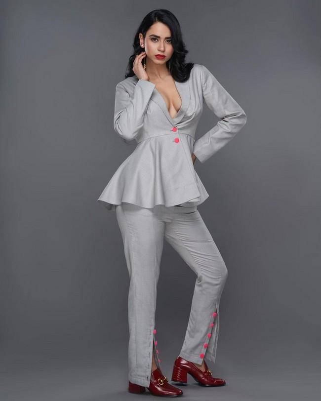 Soundarya Sharma 8