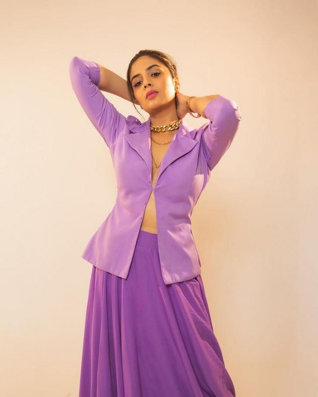Sreemukhi 11