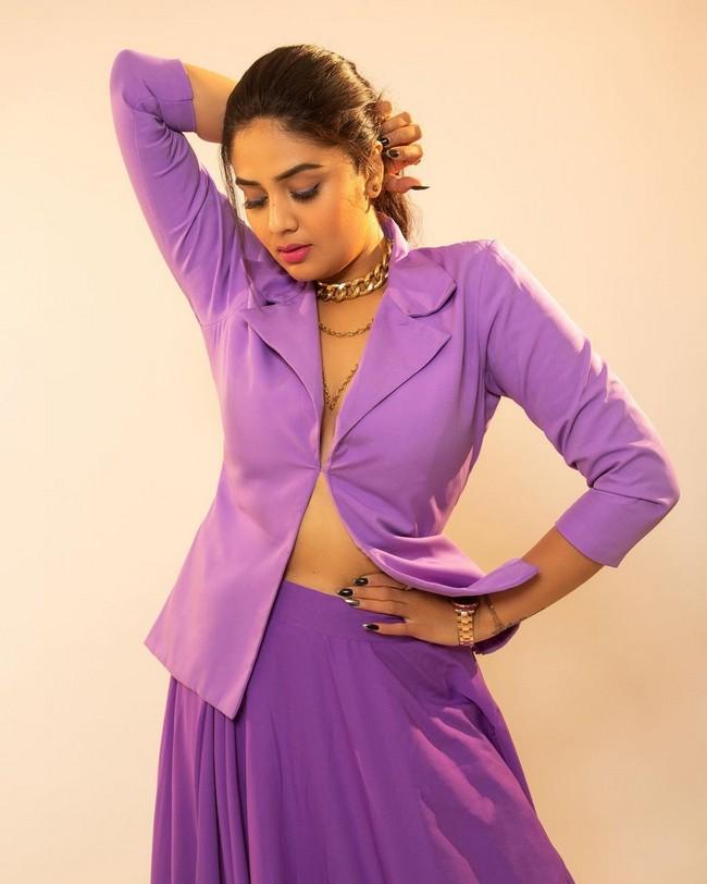 Sreemukhi 13