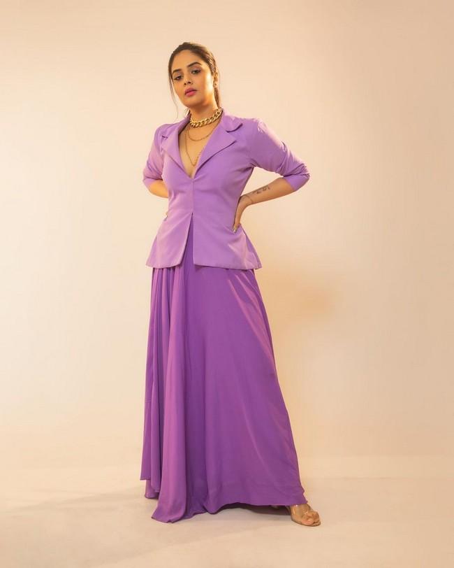 Sreemukhi 15
