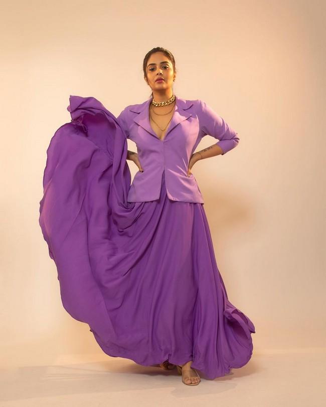 Sreemukhi 18
