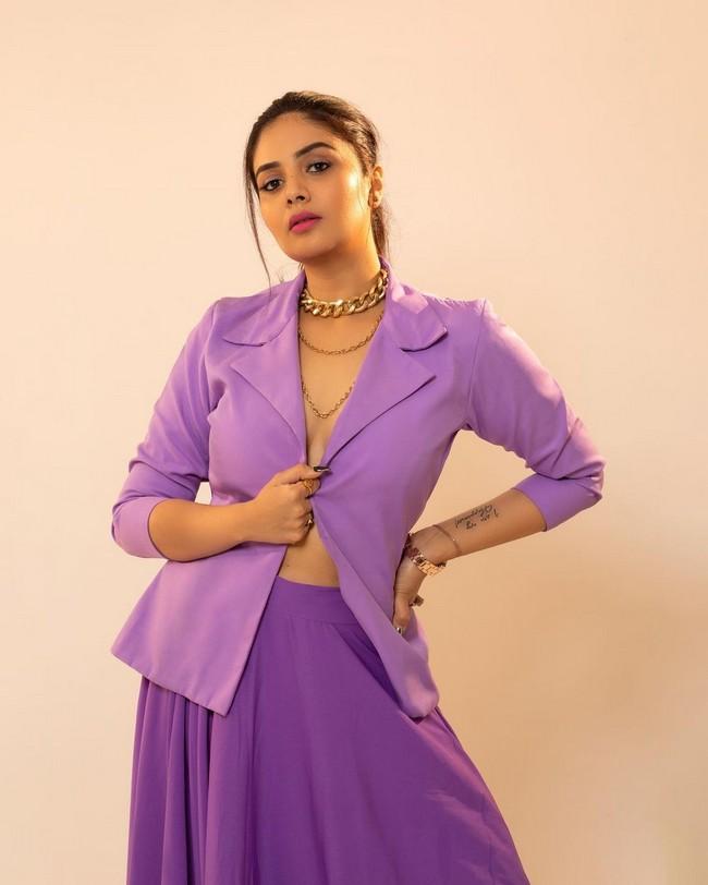 Sreemukhi 19