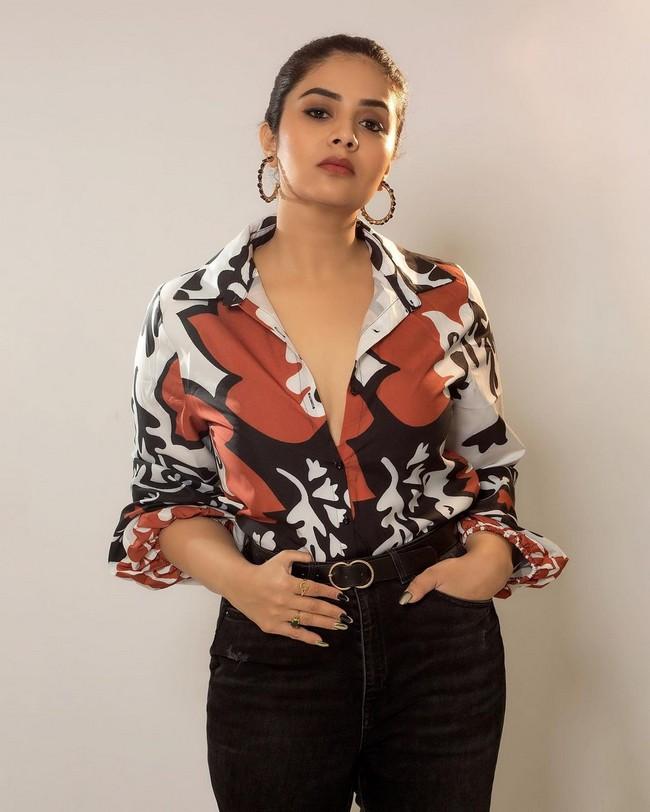 Sreemukhi 3