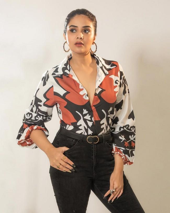 Sreemukhi 5