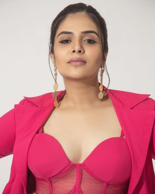 Sreemukhi 10