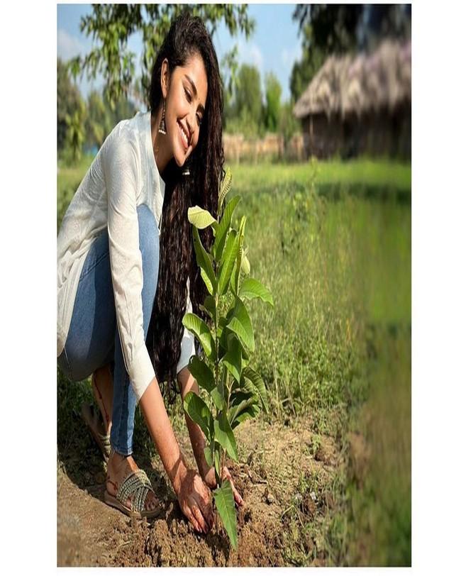 Anupama Parameswaran 9