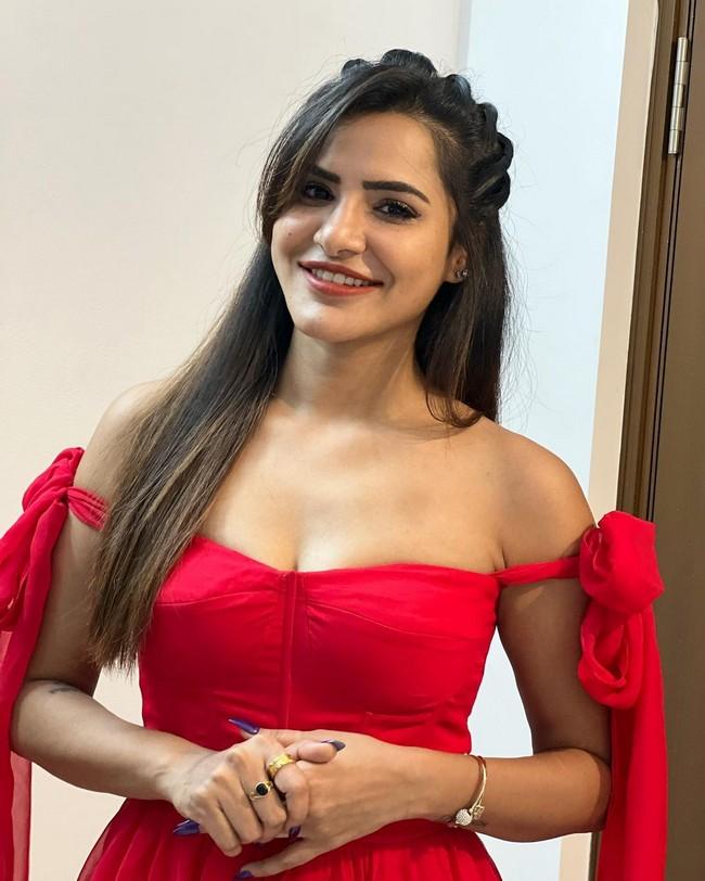 Ashu Reddy 10