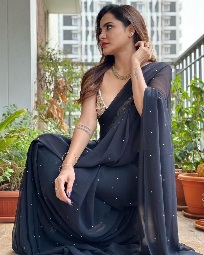 Ashu Reddy 5