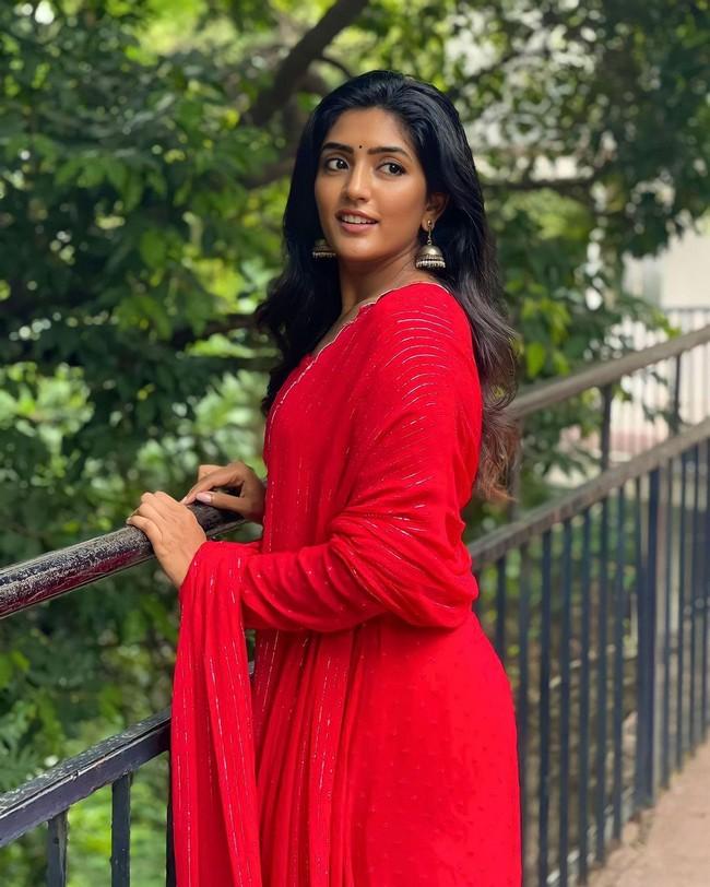 Eesha Rebba 7