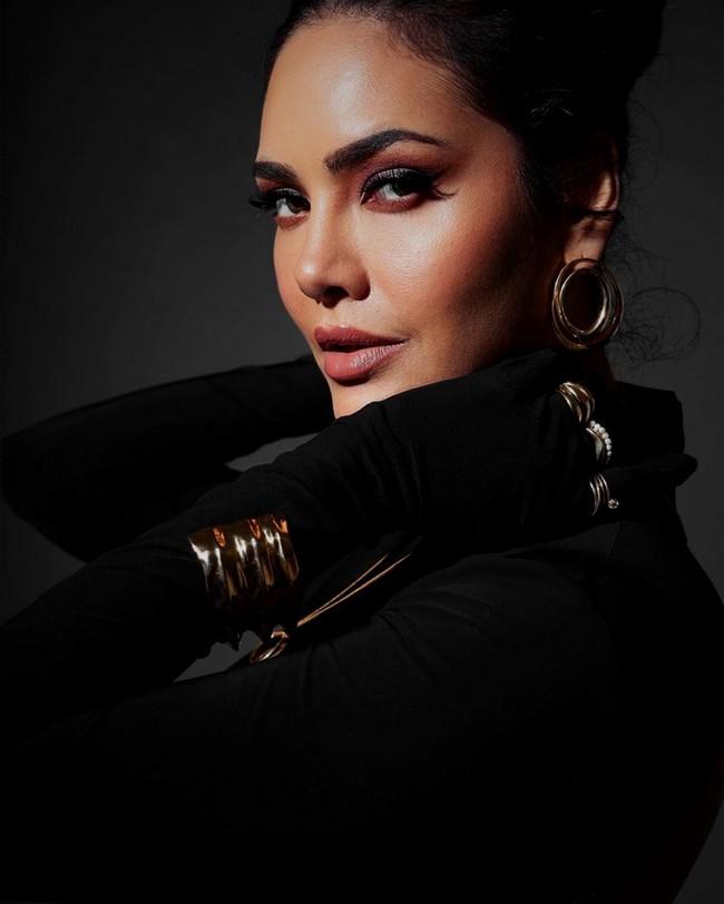 Esha Gupta 5