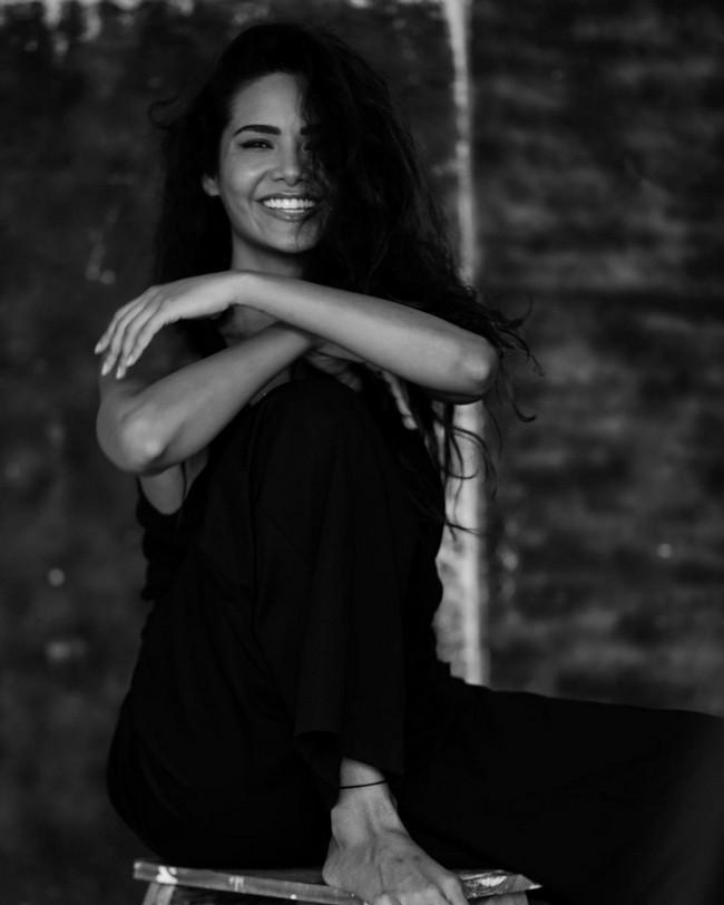 Esha Gupta 9