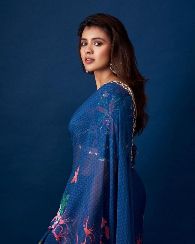 Hebah Patel 4