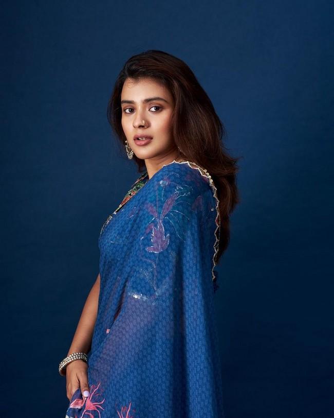Hebah Patel 5