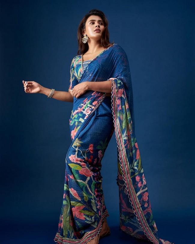 Hebah Patel 6