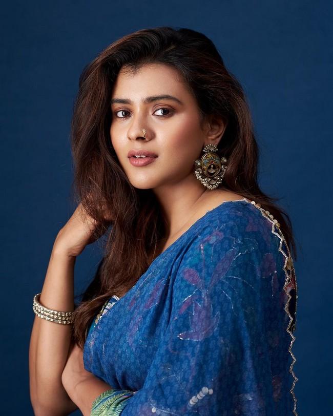 Hebah Patel 8