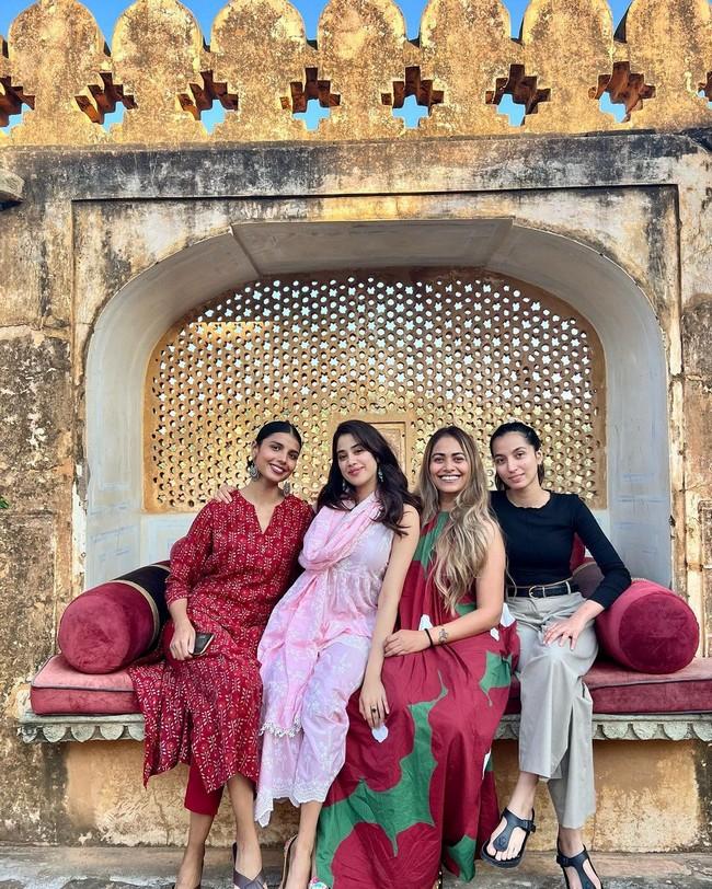 Janhvi Kapoor 8