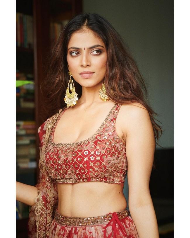 Malavika Mohanan 10