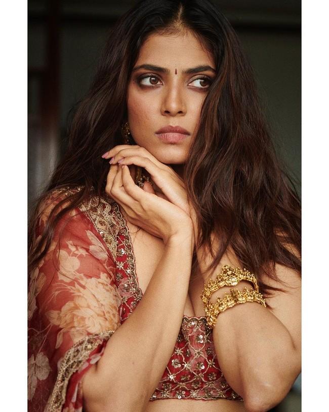 Malavika Mohanan 8
