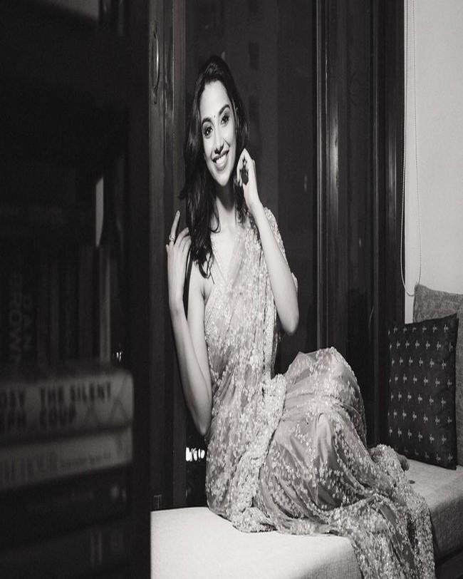 Meenakshii Chaudhary 2