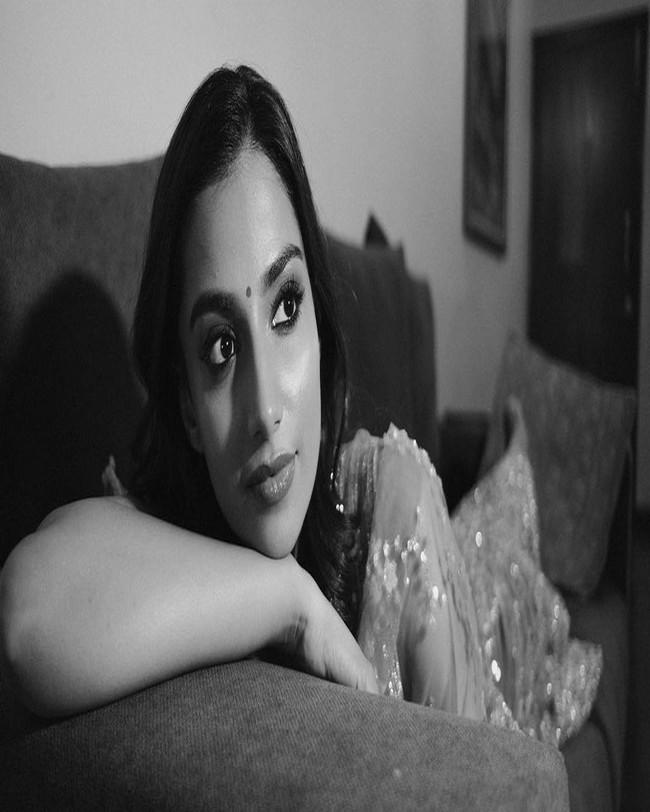 Meenakshii Chaudhary 6