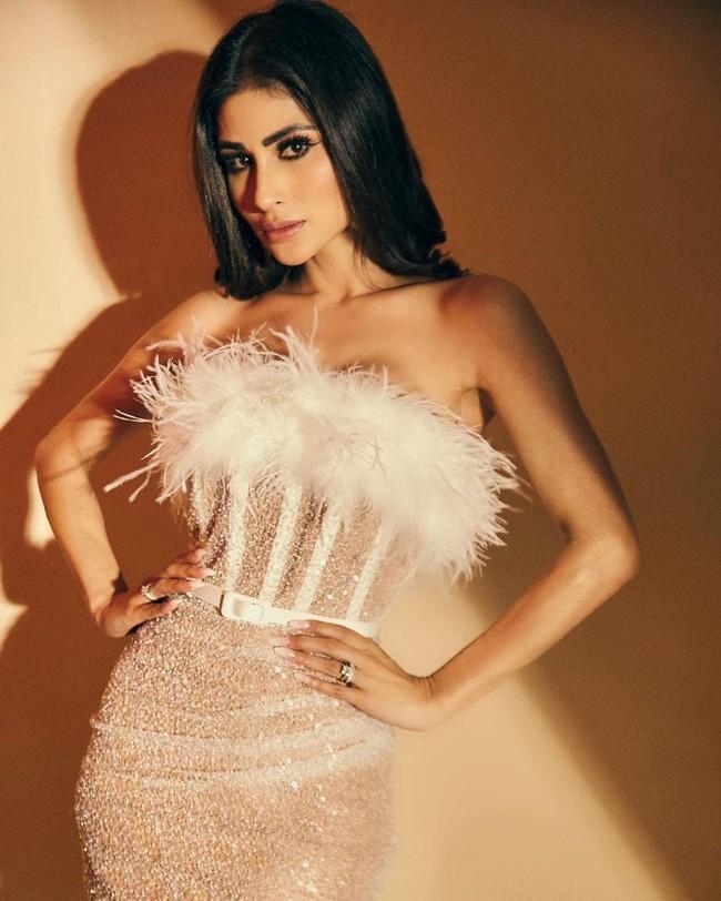 Mouni Roy 12