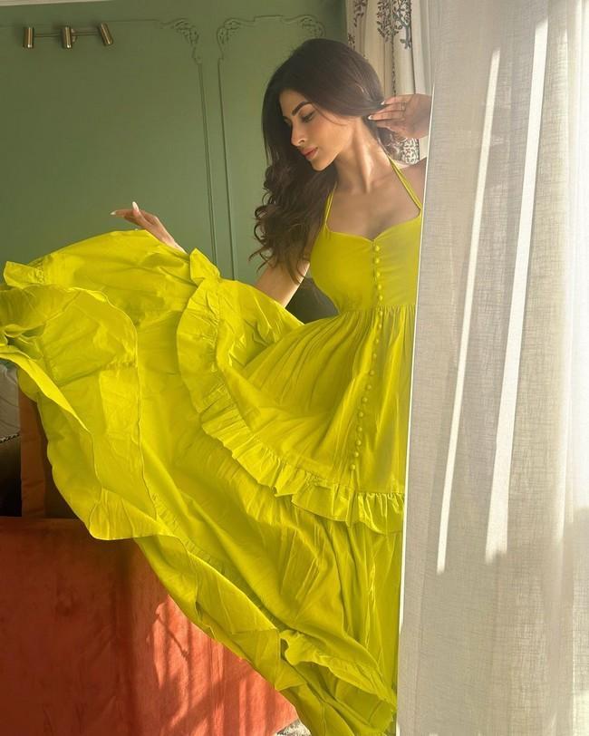 Mouni Roy 5