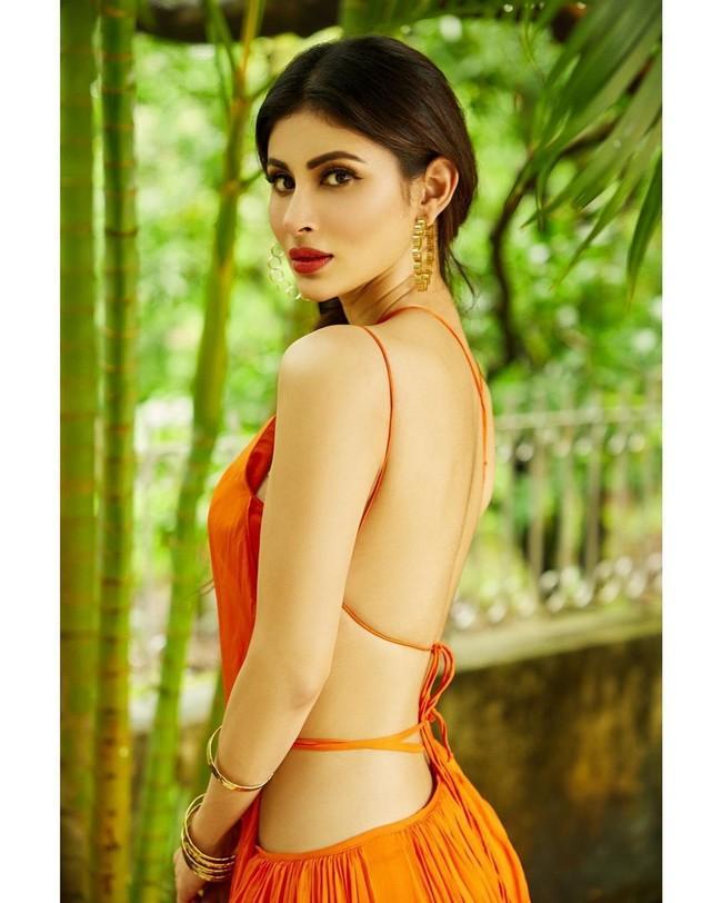 Mouni Roy 8