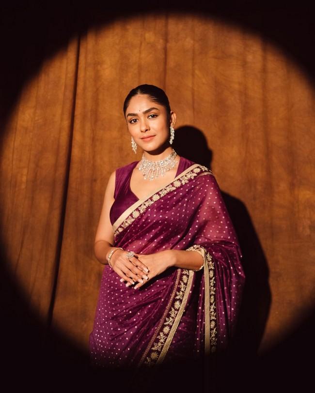 Mrunal Thakur 10