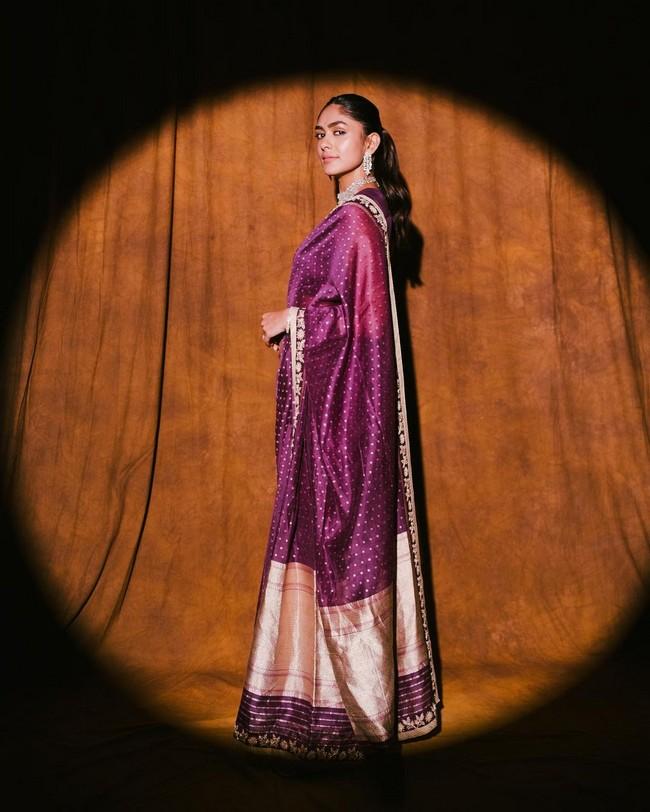Mrunal Thakur 11