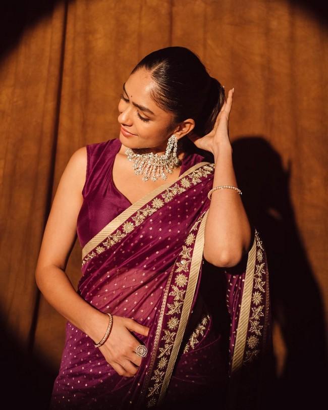 Mrunal Thakur 4