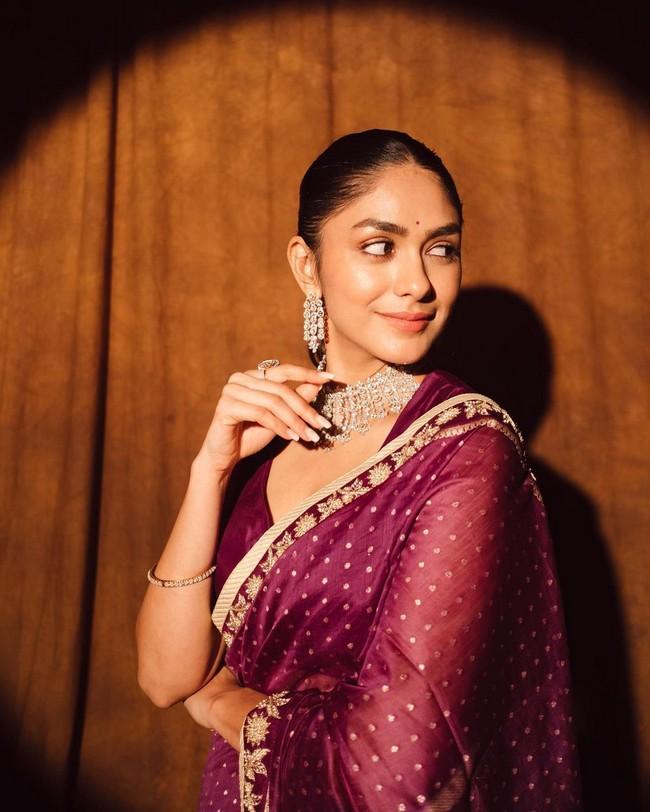 Mrunal Thakur 6