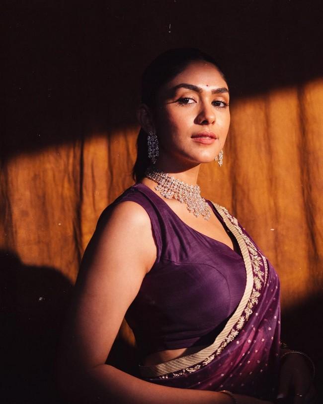 Mrunal Thakur 9